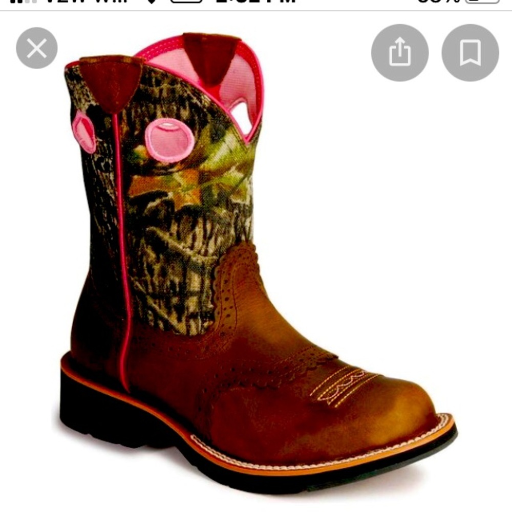 Ariat Baby fat cute pink camo cowboy boots. Brand new, perfect condition